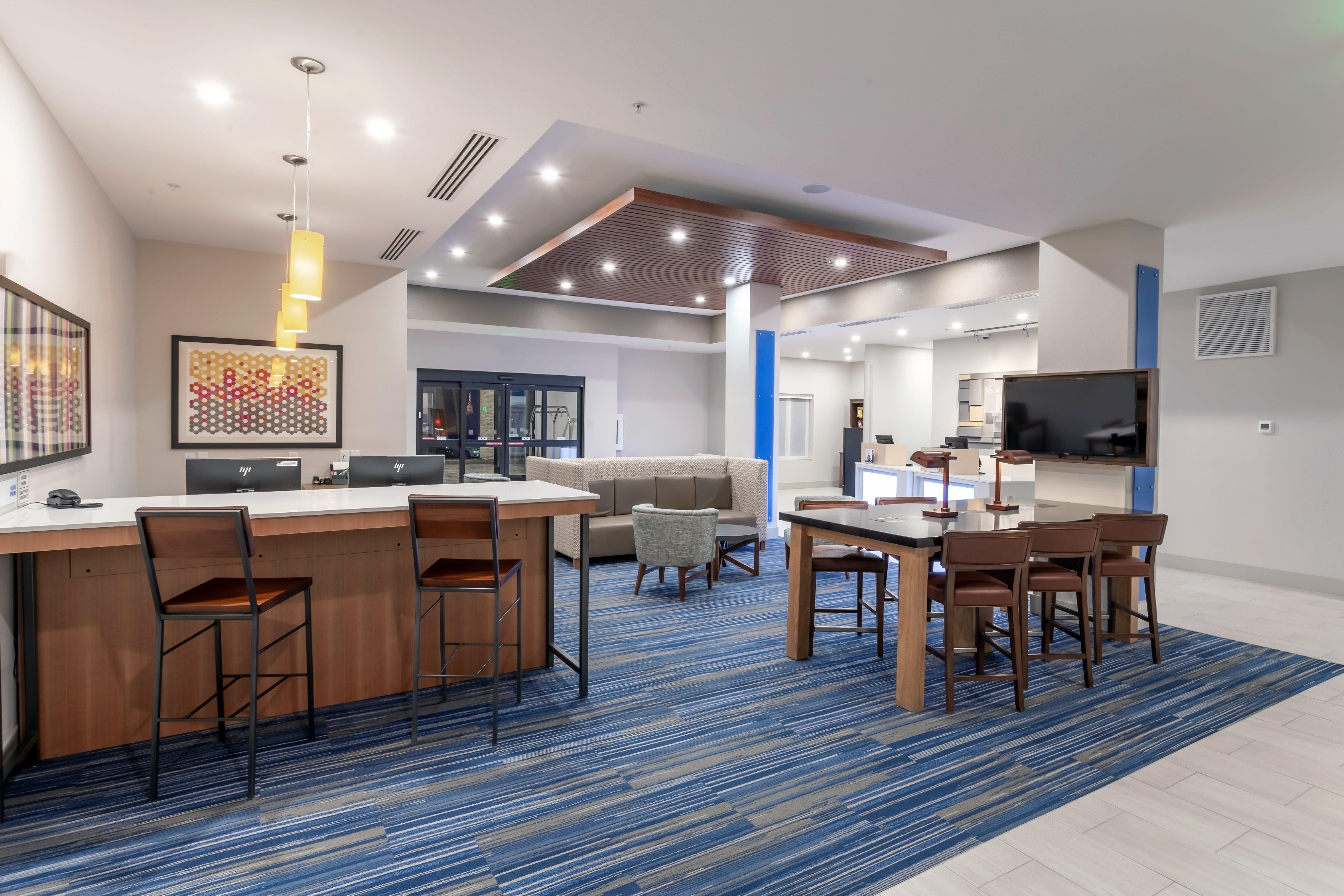 Holiday Inn Express & Suites - Columbus - Worthington, An Ihg Hotel Kültér fotó